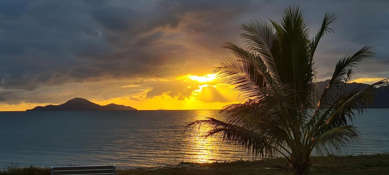 Cardwell Beachfront Motel Zewnętrze zdjęcie